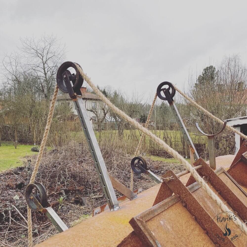 Rope and pulleys for counterweight